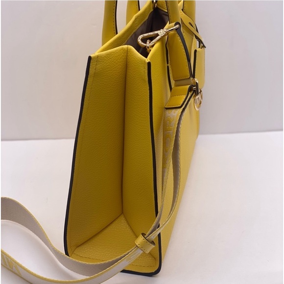 Michael Kors Mirella
Medium Pebbled Leather
Tote Shoulder Bag - Picture 9 of 13